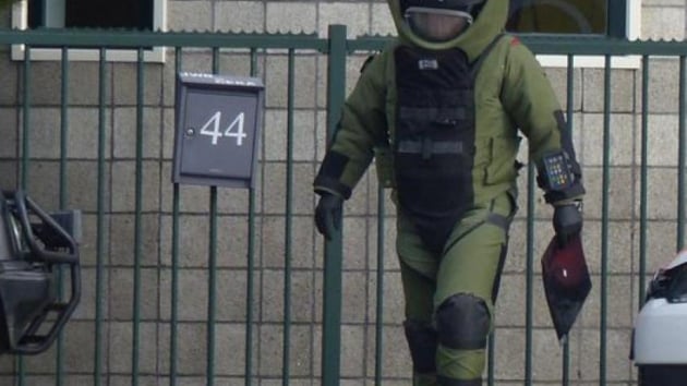 Amsterdam sokaklarnda bulunan patlamam el bombalar panie yol at