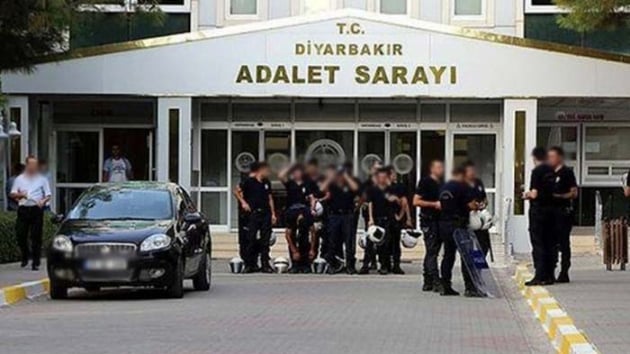 Diyarbakr merkezli 12 ilde FET operasyonu: 40 gzalt 