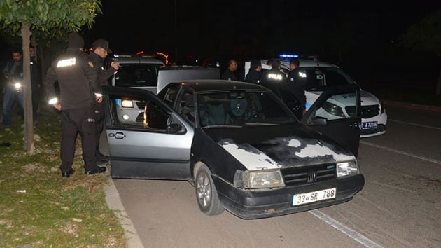 Dur ihtarna uymayan otomobildekiler, kovalamacayla yakaland