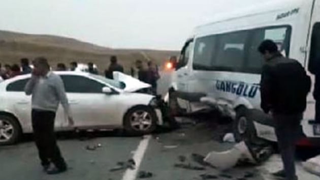  Van-Hakkari Karayolu'nda kaza: 19 yaral 