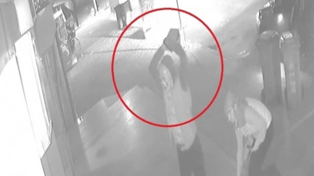 Kaldrm talar ile cam krp 40 saniyede 30 bin TL'lik cep telefonu aldlar