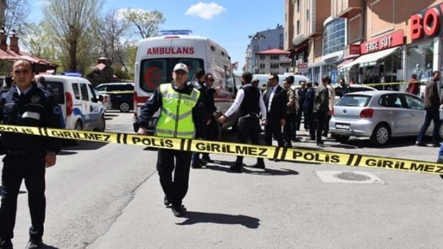 Burhaniye'de silahl kavga: 1 l, 2 yaral