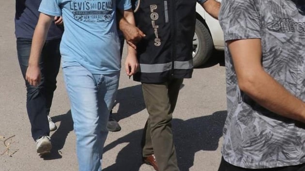 Ar merkezli 8 ilde FET operasyonunda ihra edilmi ve muvazzaf durumdaki 13 askerden 3' tutukland