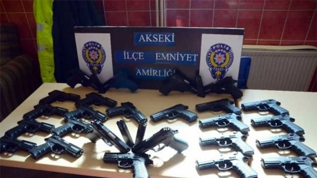 Antalyada kaak silah operasyonu: 2 tutuklama