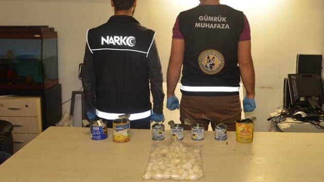 Atatrk Havaliman'nda uyuturucu operasyonunda 2 kilo kokain ele geirildi