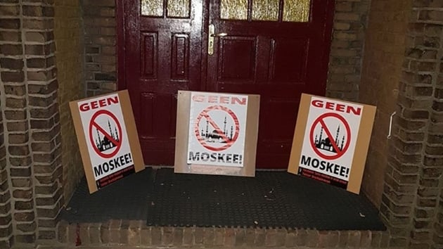 Hollandada cami istemiyoruz deyip ev taladlar  