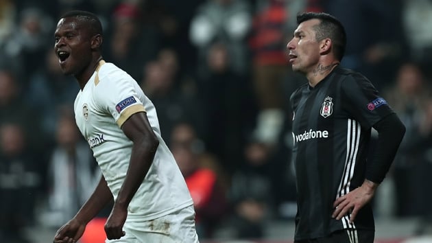 enol Gne, stanbul'daki mata 2 gol atan Mbwana Samattaya zel nlem ald