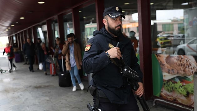 spanya'nn Barselona ve Madrid kentlerinde tren hatlar tahliye edildi