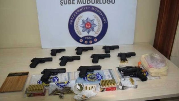 Dzce'de silah ve uyuturucu satclarna operasyon: 7 tutuklama
