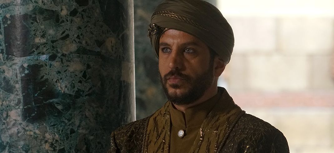 Eser Karabil kimdir?