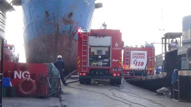 Tuzla'da gemi yangn