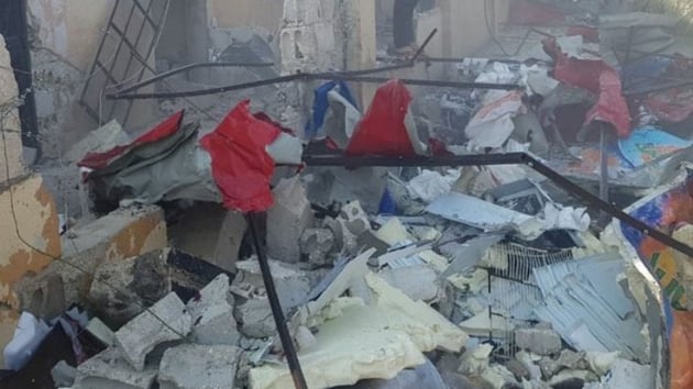 Suriye'de Frat Kalkan blgesindeki Cerablus ilesinde bir okulun nnde bombal ara patlatld