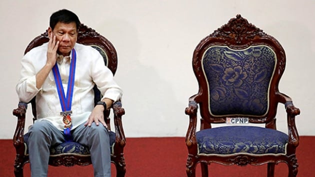 Duterte ASEAN Zirvesi'ndeki toplantlara 'kestirdii' iin  katlamad    
