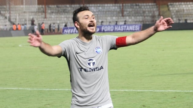 1. Lig'de 8 takmla ampiyonluk yaayan Murat Akn futbolu brakt