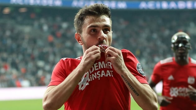 Sezon banda Mehmet Zeki eliki transfer eden Lille'in yeni hedefi Emre Kln
