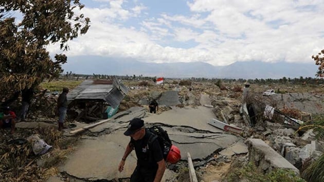 Endonezyada deprem ve toprak kaymasnda 7 kii ld  