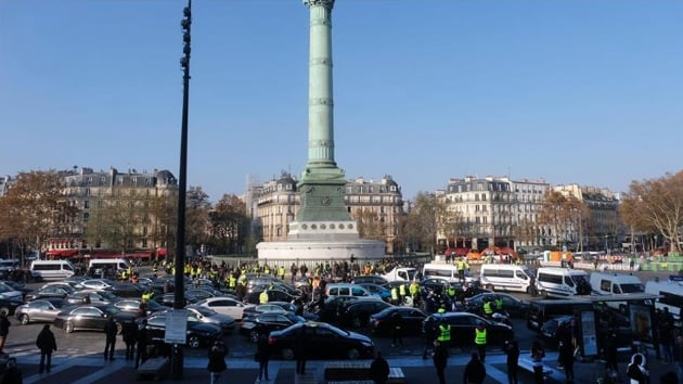 Fransa'da akaryakt zamm protesto edildi