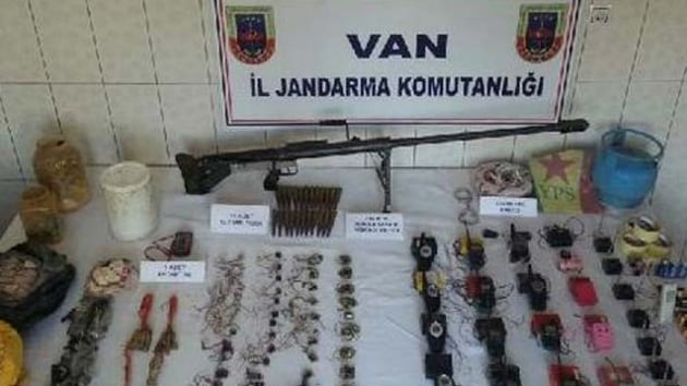  Van'da terr rgt PKK'ya ait silah ve patlayc ele geirildi 