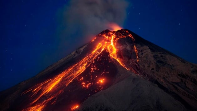 Guatemala'da Fuego Yanarda faaliyete geti 