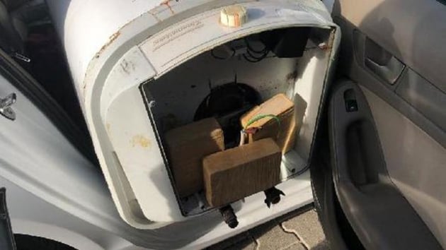 Otomobildeki termosifonlardan eroin ve Afyon sakızı çıktı