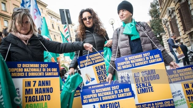 talya'da doktorlar 24 saatlik greve gitti