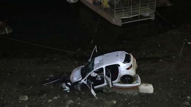 Uurumdan yuvarlanan otomobil teknenin zerine dt: 4 yaral 