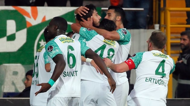 Bursaspor deplasmanda Akhisarspor'u 4-2 malup etti
