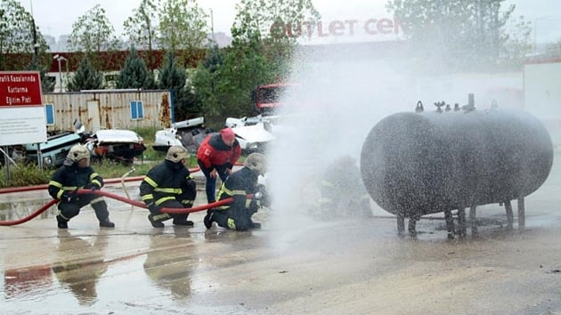 Venezuelal itfaiyecilere Kocaeli'de eitim verildi