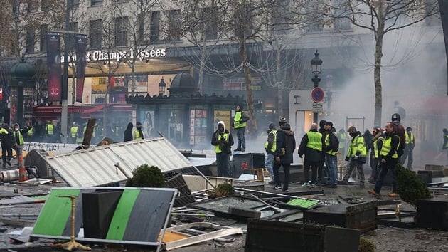 Paris'teki gsterilerde 101 kii gzaltna alnd