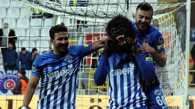 Evinde Yeni Malatyaspor'u 3-0 malup eden Kasmpaa, ligde 2. sraya ykseldi
