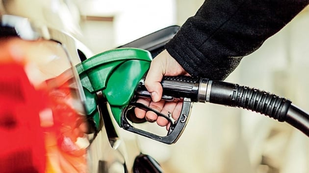 Motorin ve benzinde indirim yapld