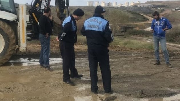 Tuzla'da bo araziye kimyasal atk gmmler: 5 gzalt
