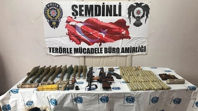 Hakkari'de terr rgt PKK'nn silah ve mhimmat ele geirildi