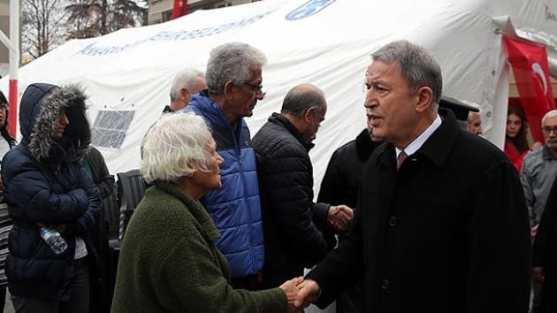Milli Savunma Bakan Akar ve komutanlar taziye ziyaretinde bulundu