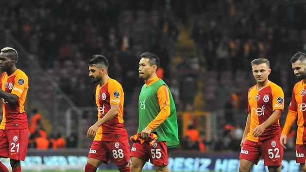 Galatasaray'da 6 futbolcuya gle gle
