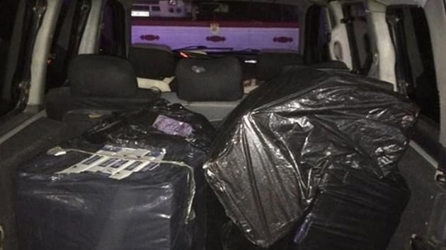 Kars'ta 2 bin 300 paket kaak sigara ele geirildi 