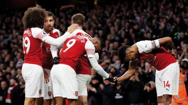 Kuzey Londra derbisinde Arsenal, sahasnda Tottenham Hotspur'u 4-2 malup etti