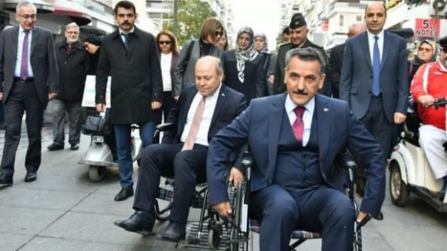 'Engelsiz yrye' katlan Vali tekerlekli sandalye kulland
