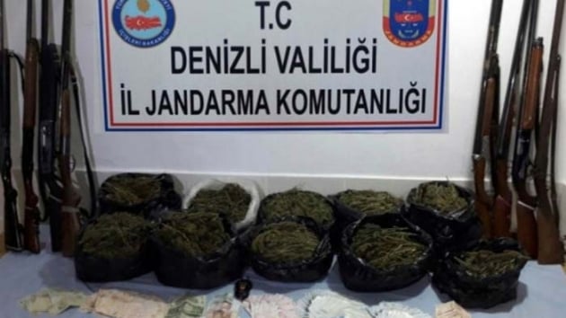 Denizli'de kekin iinde eroin ele geirilmesi  