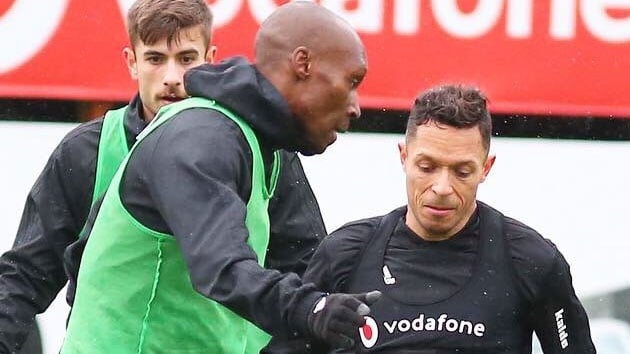 Beikta'ta Adriano takmla beraber antrenmanlara balad