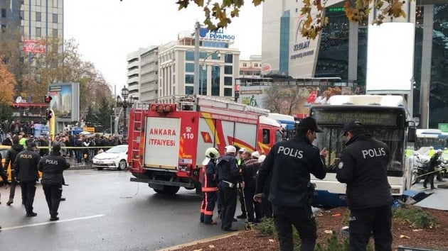 Ankara'da belediye otobs yayalara arpt