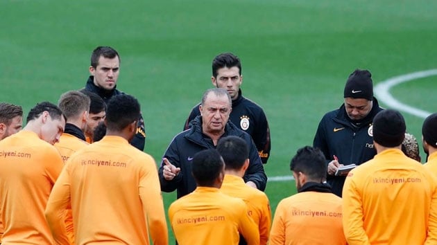 Galatasaray'da baz futbolcular Fatih Terim ile almak istemiyor