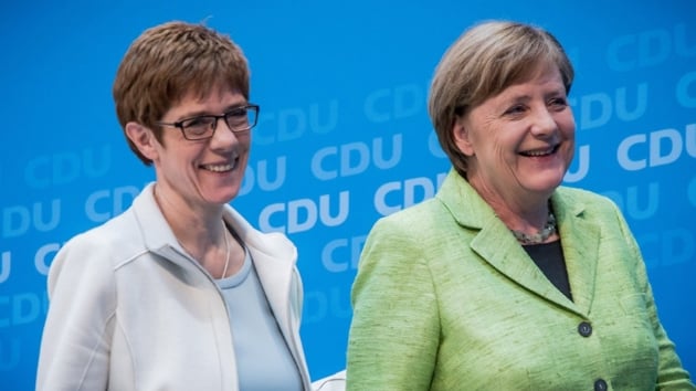 Merkel'in halefi Annegret Kramp-Karrenbauer oldu