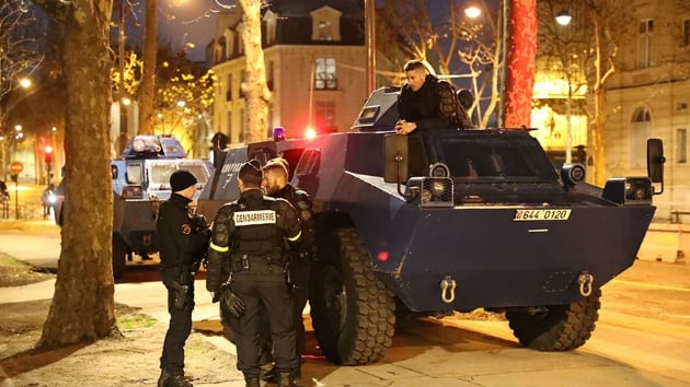 Fransa'da sar yelekliler protestosu ncesi youn gvenlik nlemi