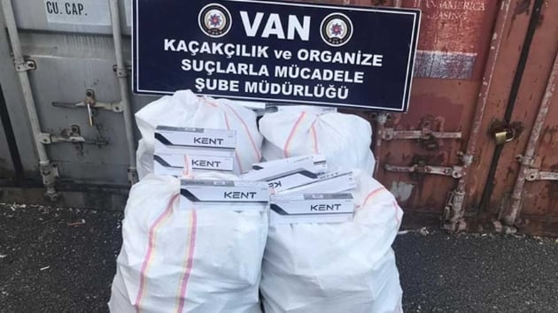 Vanda 3 bin 370 paket kaak sigara ele geirildi  