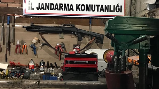 Rize'de kaak silah retildii iddia edilen atlyeye operasyon dzenlendi