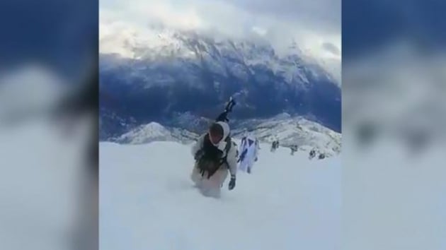 Mehmetik karla kapl dalarda operasyonlarn srdryor