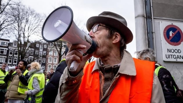 Hollanda'da 'krmz yelekliler' eylem yapacak
