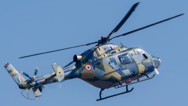 Hindustan Aeronautics Ltd'nin yerli tasarm helikopteri 6 km irtifada utu