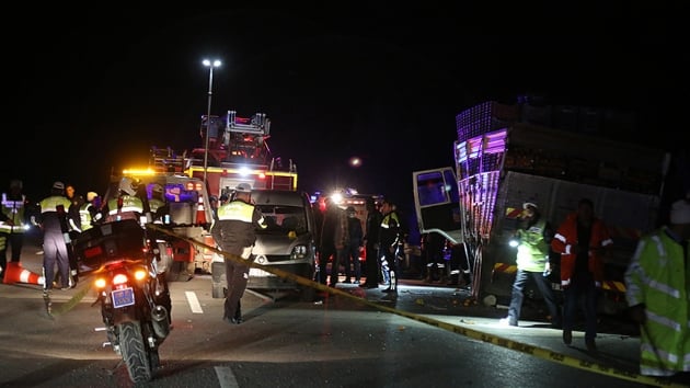 Mersin'de trafik kazas: 1 polisimiz ehit oldu, 2'si polis 8 kii yaraland